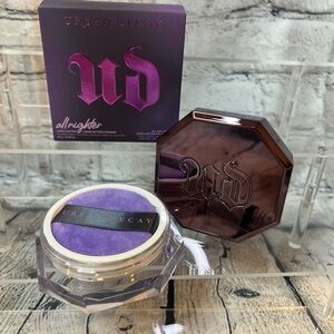 Urban Decay All Nighter Setting Powder in Purple and Silver